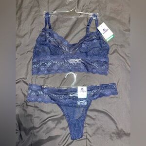 New Lace Kiss b.tempt’d by Wacoal Lingerie set